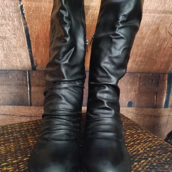 Boots - Picture 4 of 5